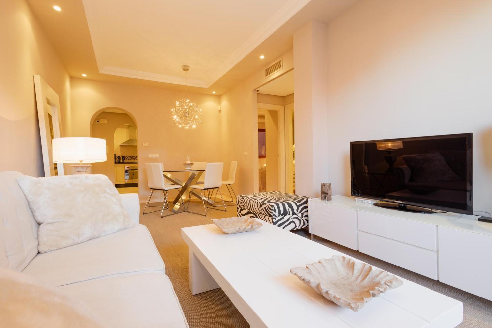 Dream Experience In Elviria: Luxury Property Close To Beaches, Restaurants And Golf Courses Appartement *